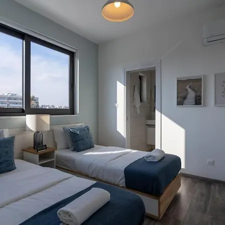 Thalassa 2-bedroom In アパート