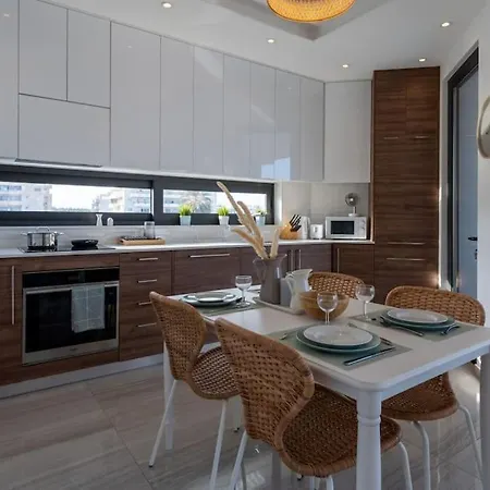 Thalassa 2-bedroom In アパート